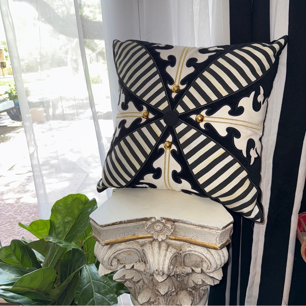Mackenzie Childs Regiment Square Pillow Courtly Black White RETIRED RARE HTF MCM - Picture 4 of 9